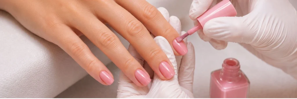 Esmaltado permanente con refuerzo + Manicura Rusa